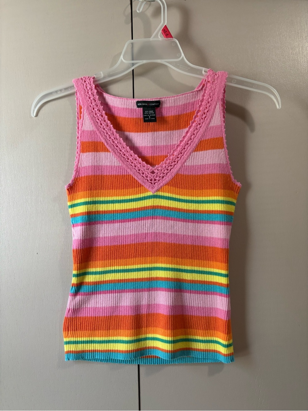 Bubble Gum Pink Stripe V-Neck Knit Tank Top New York & Style Ladies Small